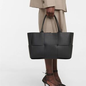 NWT Bottega Veneta Medium Arco Tote